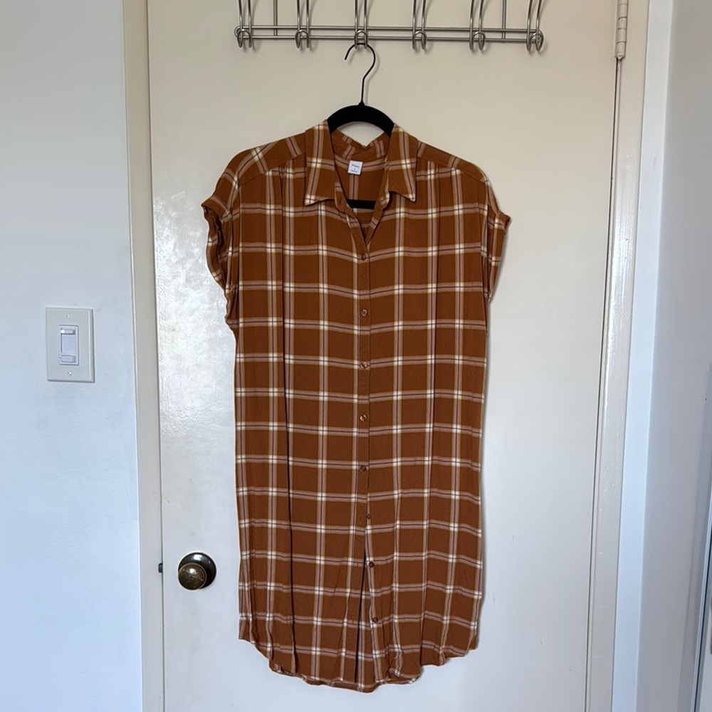Old navy women’s Plaid Button-Up tunic in mustard yellow plaid size L